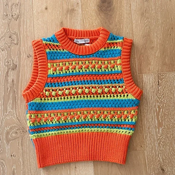 NWT 'Heidy' Crochet Sleeveless Vest Top - Picture 2 of 5